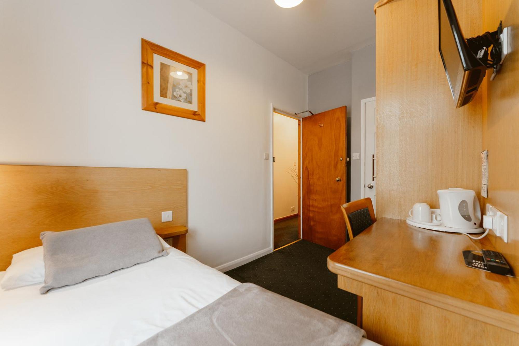 Star Hotel Лондон Экстерьер фото