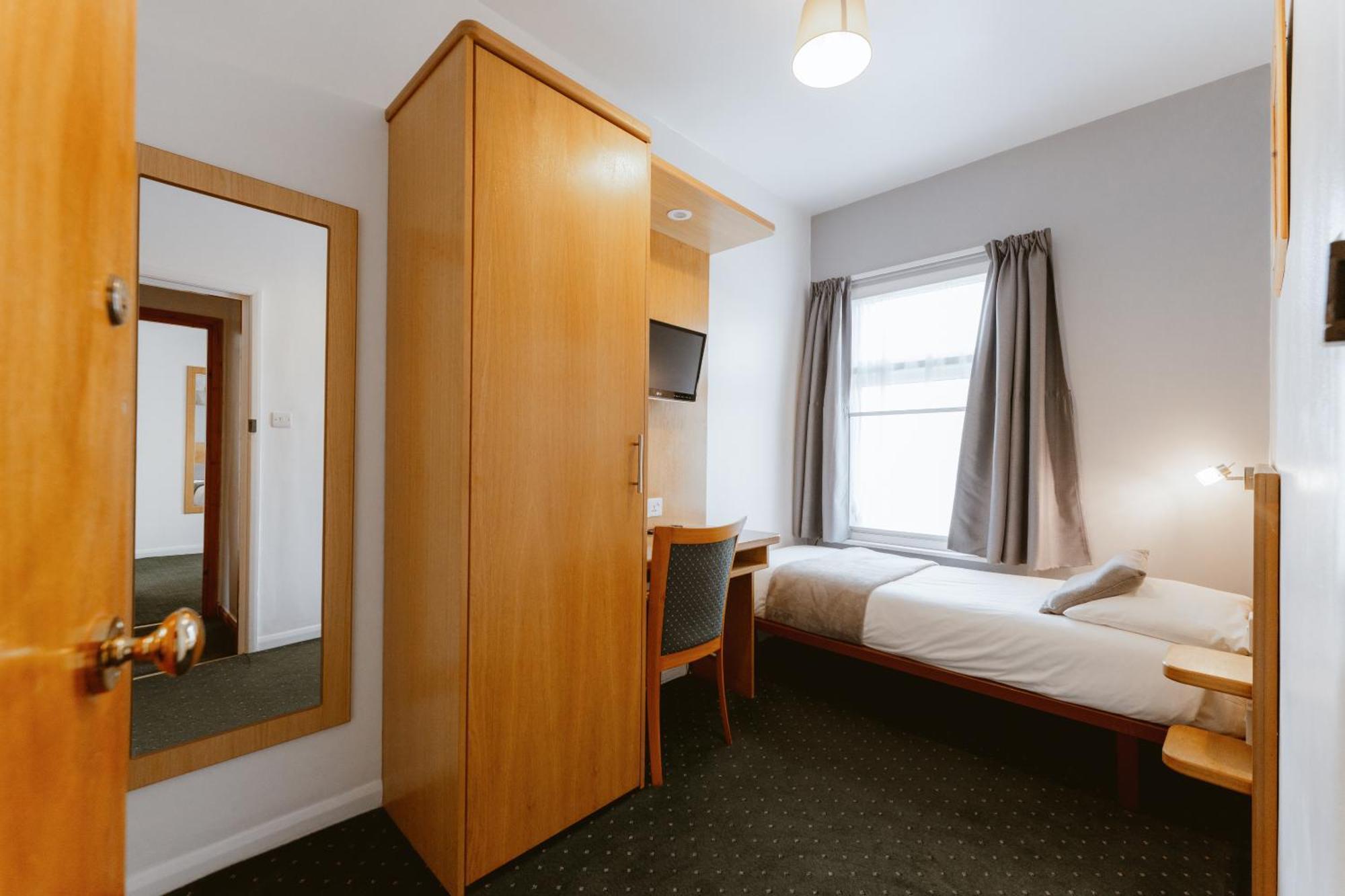 Star Hotel Лондон Экстерьер фото