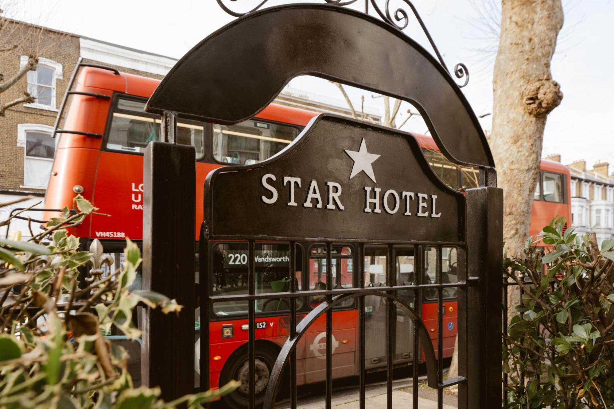 Star Hotel Лондон Экстерьер фото