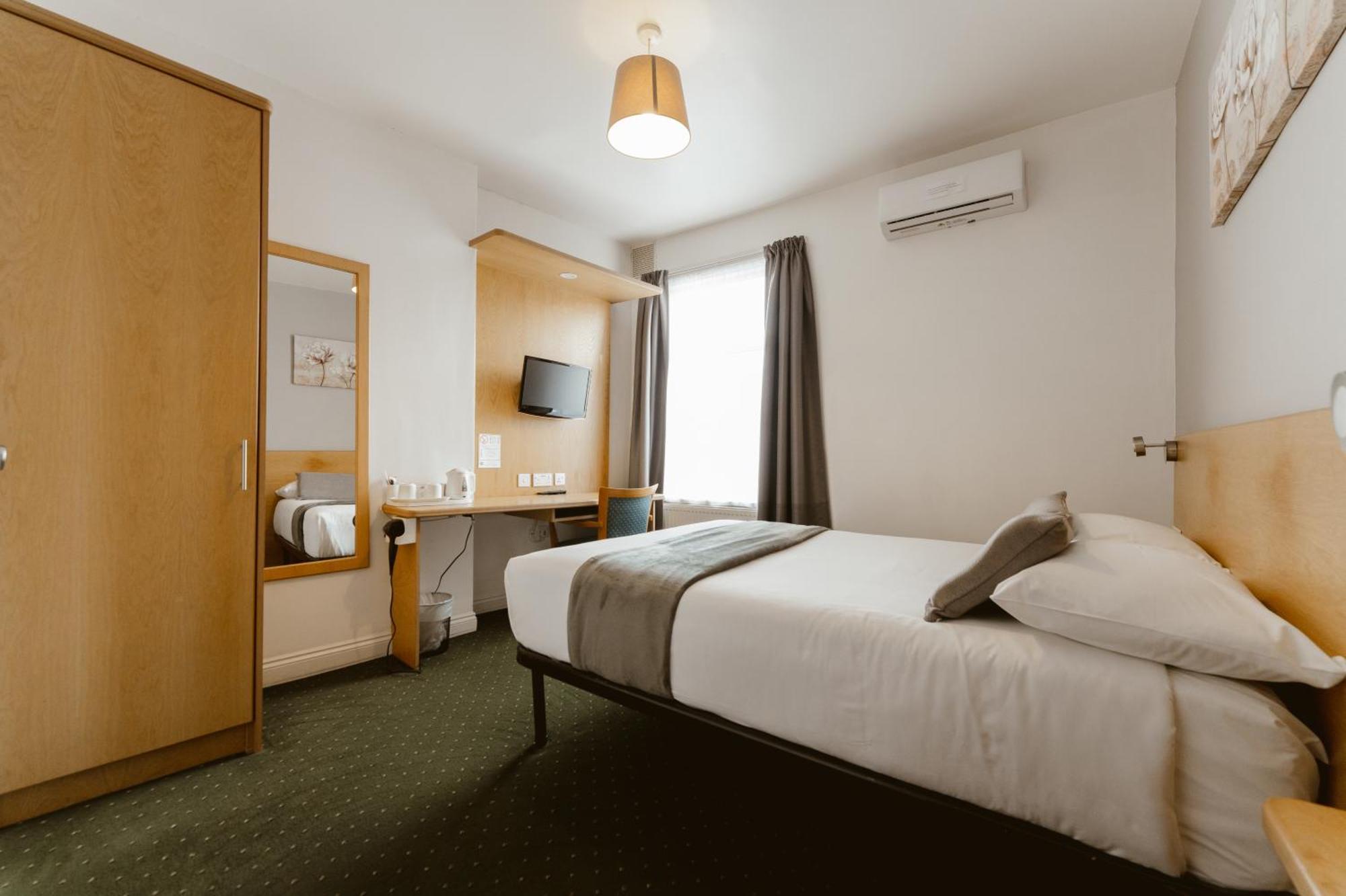 Star Hotel Лондон Экстерьер фото