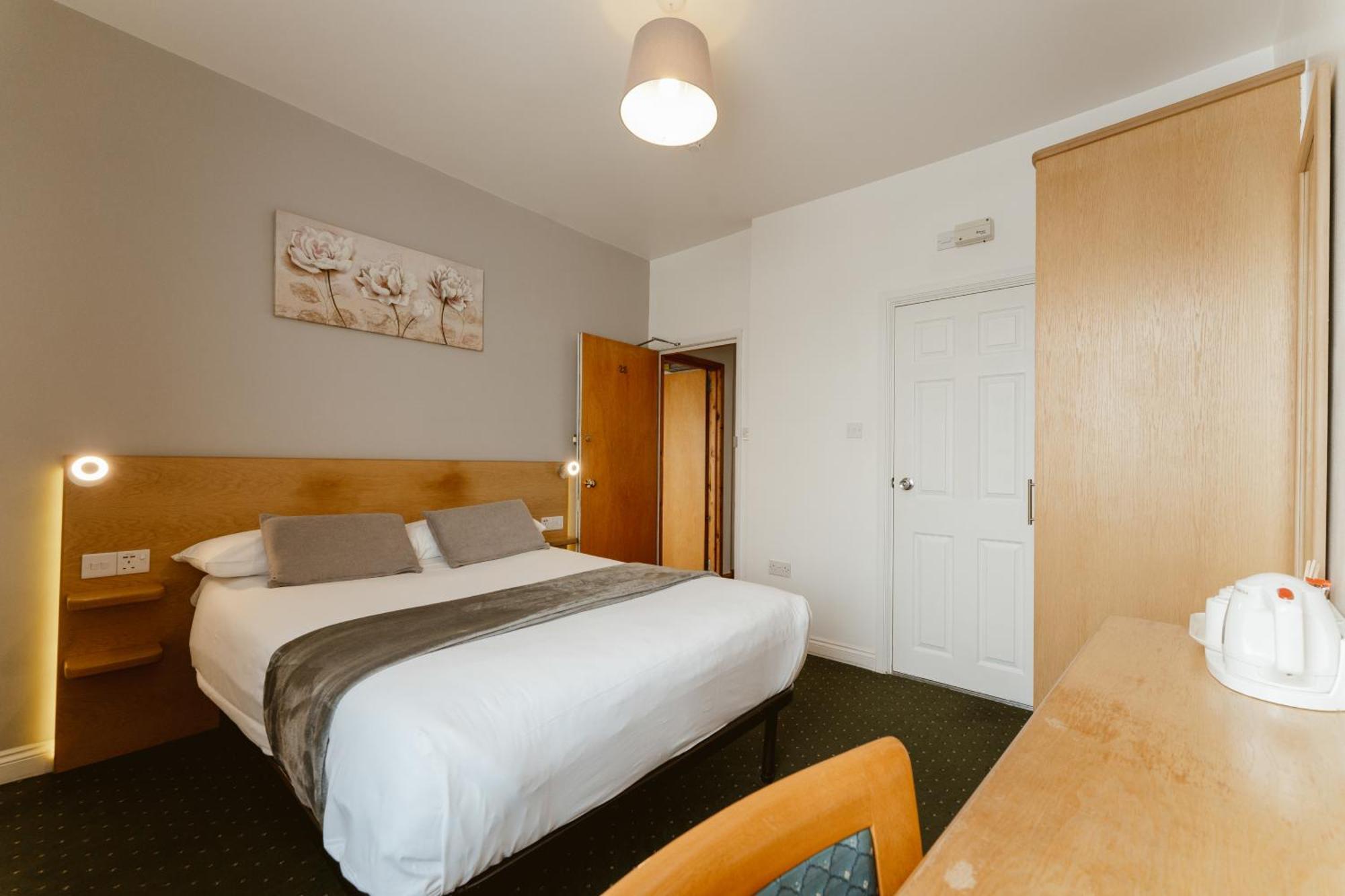 Star Hotel Лондон Экстерьер фото