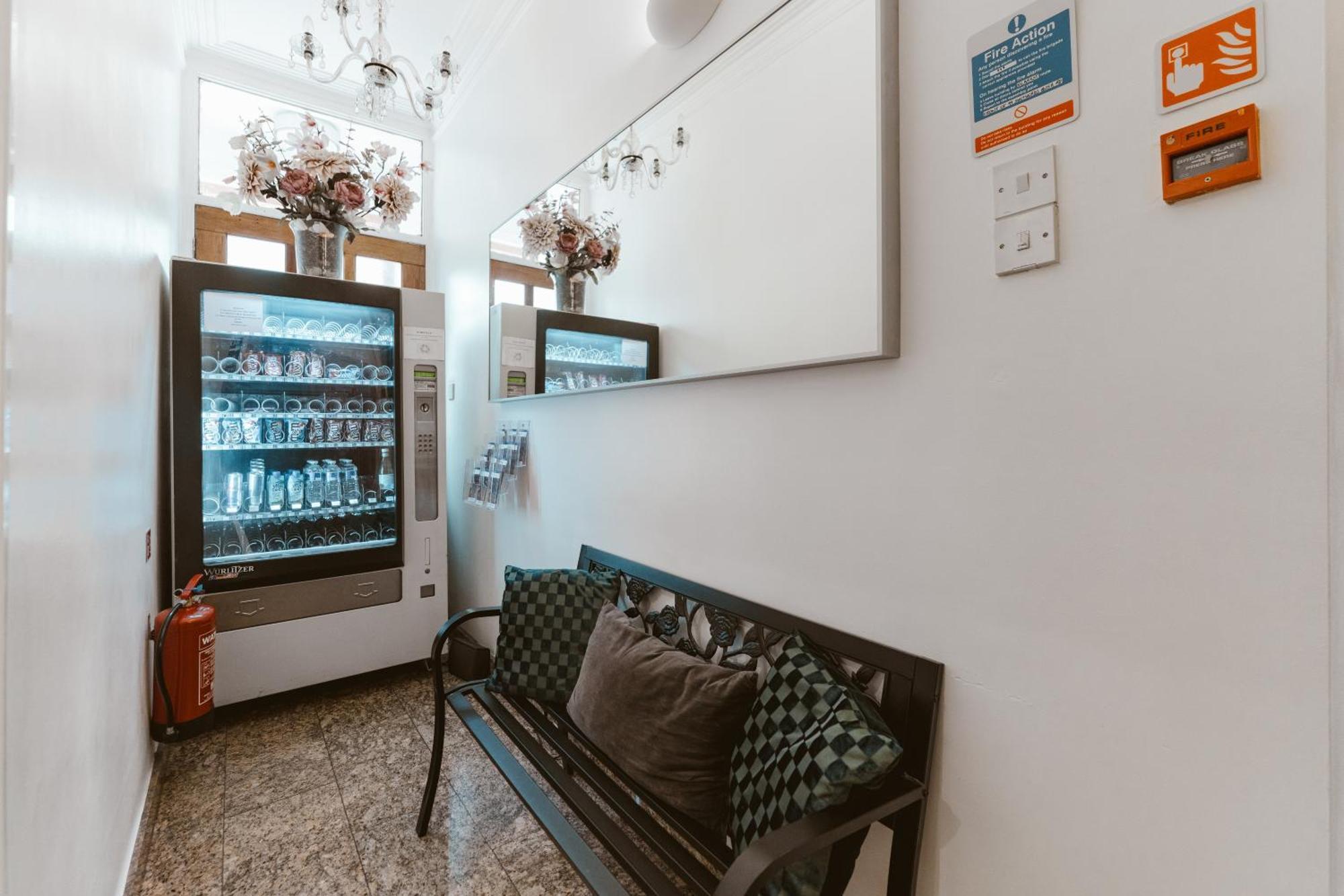 Star Hotel Лондон Экстерьер фото