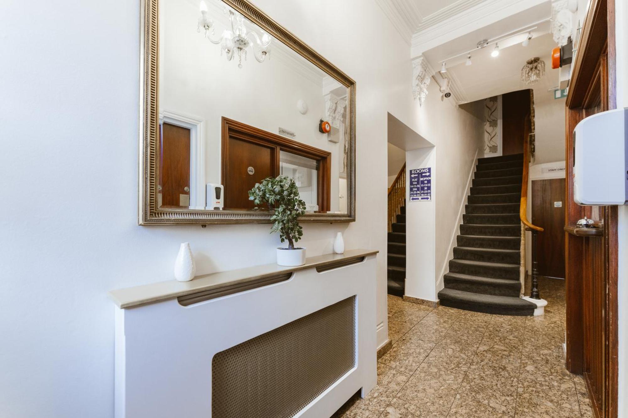 Star Hotel Лондон Экстерьер фото