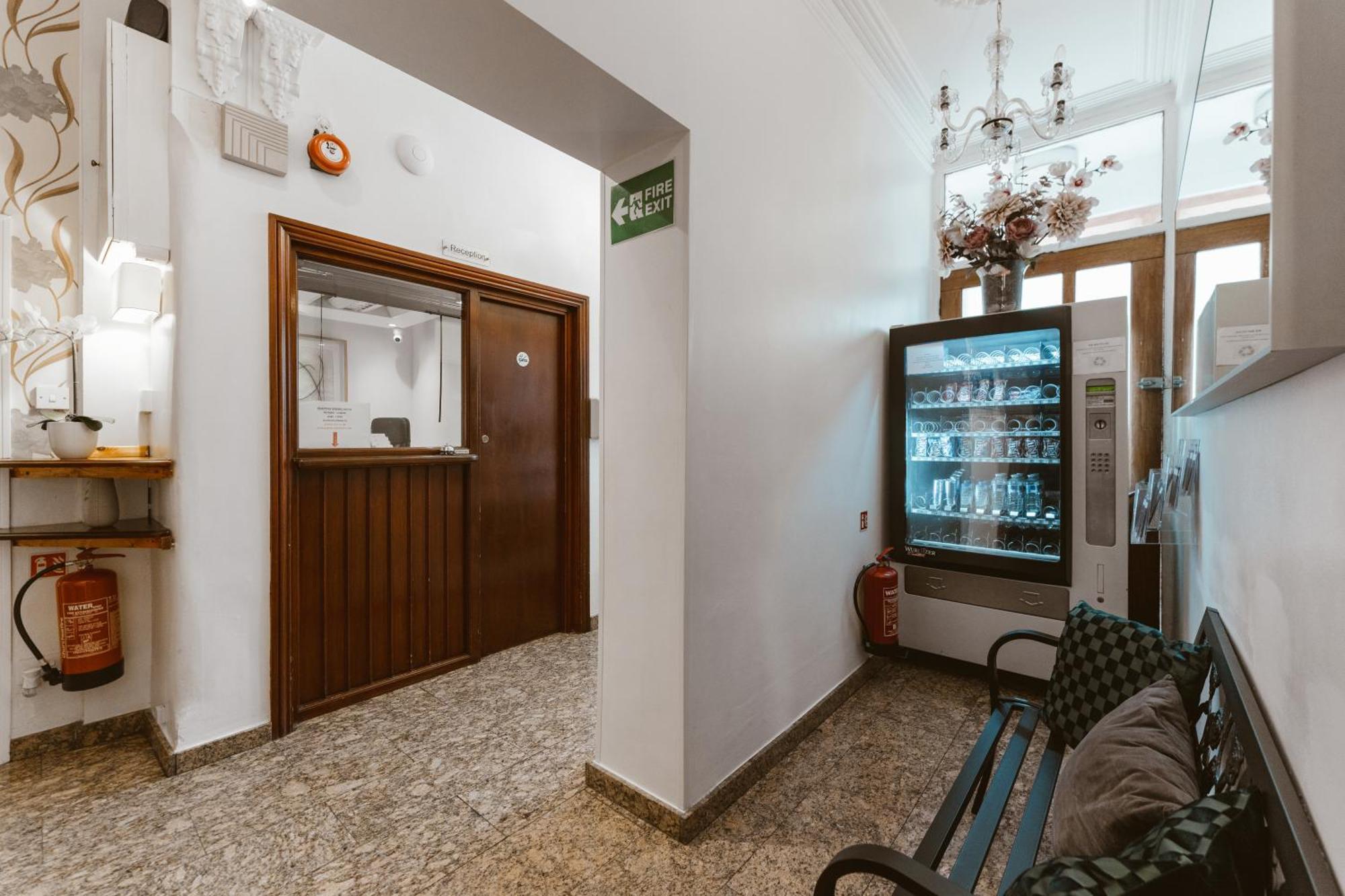 Star Hotel Лондон Экстерьер фото